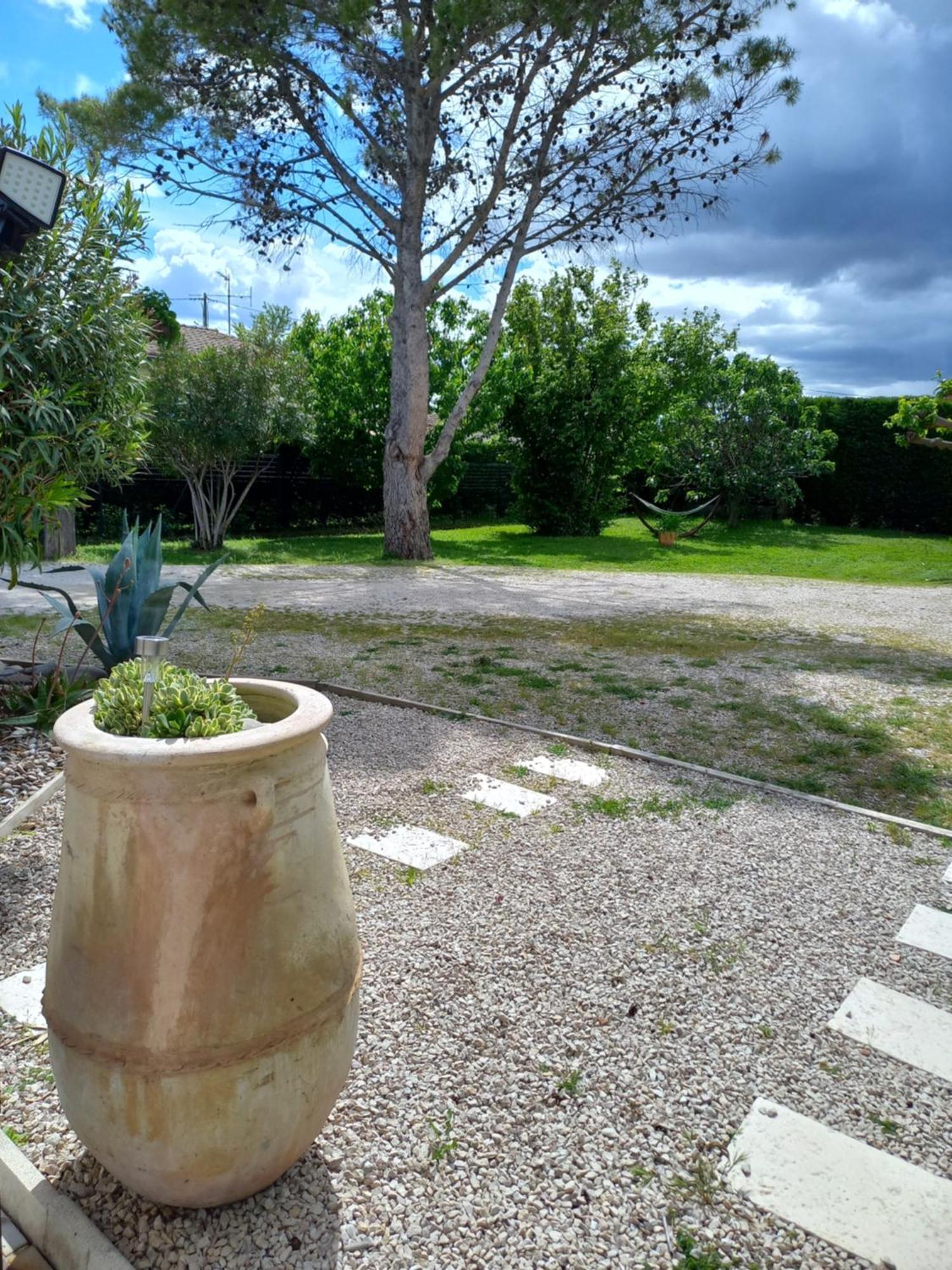 Lamathye Aramon Exterior photo